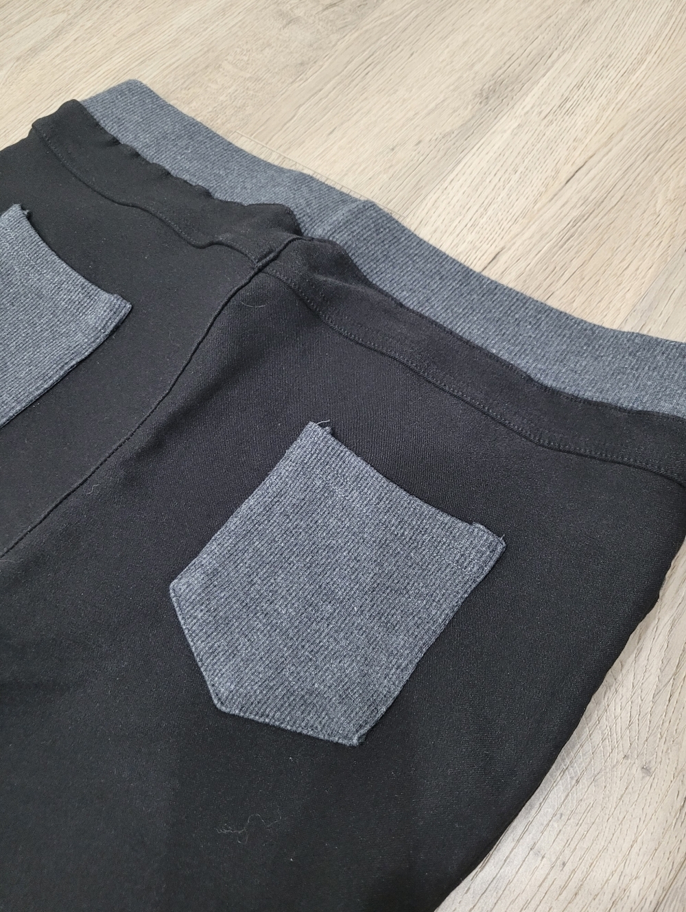 2/$20 Y2K Black & Grey Pull Up Pants Size: Large - Picture 4 of 11